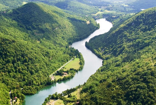 Rivière d'Ain au Pays du Cerdon-Vallée de l'Ain