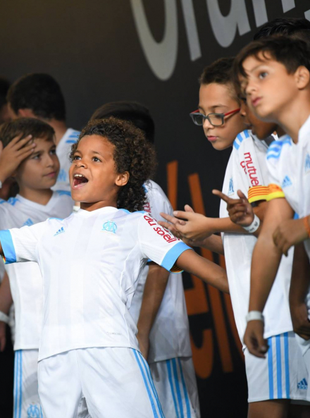Petit footballeur à OM Ludiq Camp
