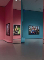 Micro-visites LIVE à la Fondation Louis Vuitton : vue d'une installation de l'expo "Cindy Sherman : une rétrospective (1975-2020)