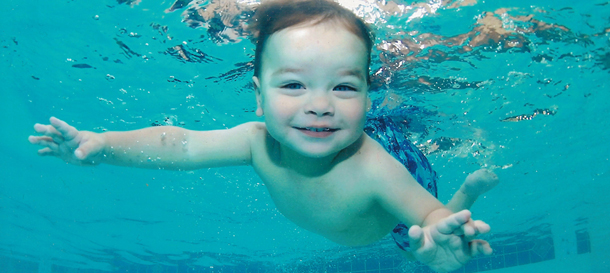 Bebes Nageurs Conseils Pour Familiariser Votre Enfant Avec L Eau Citizenkid