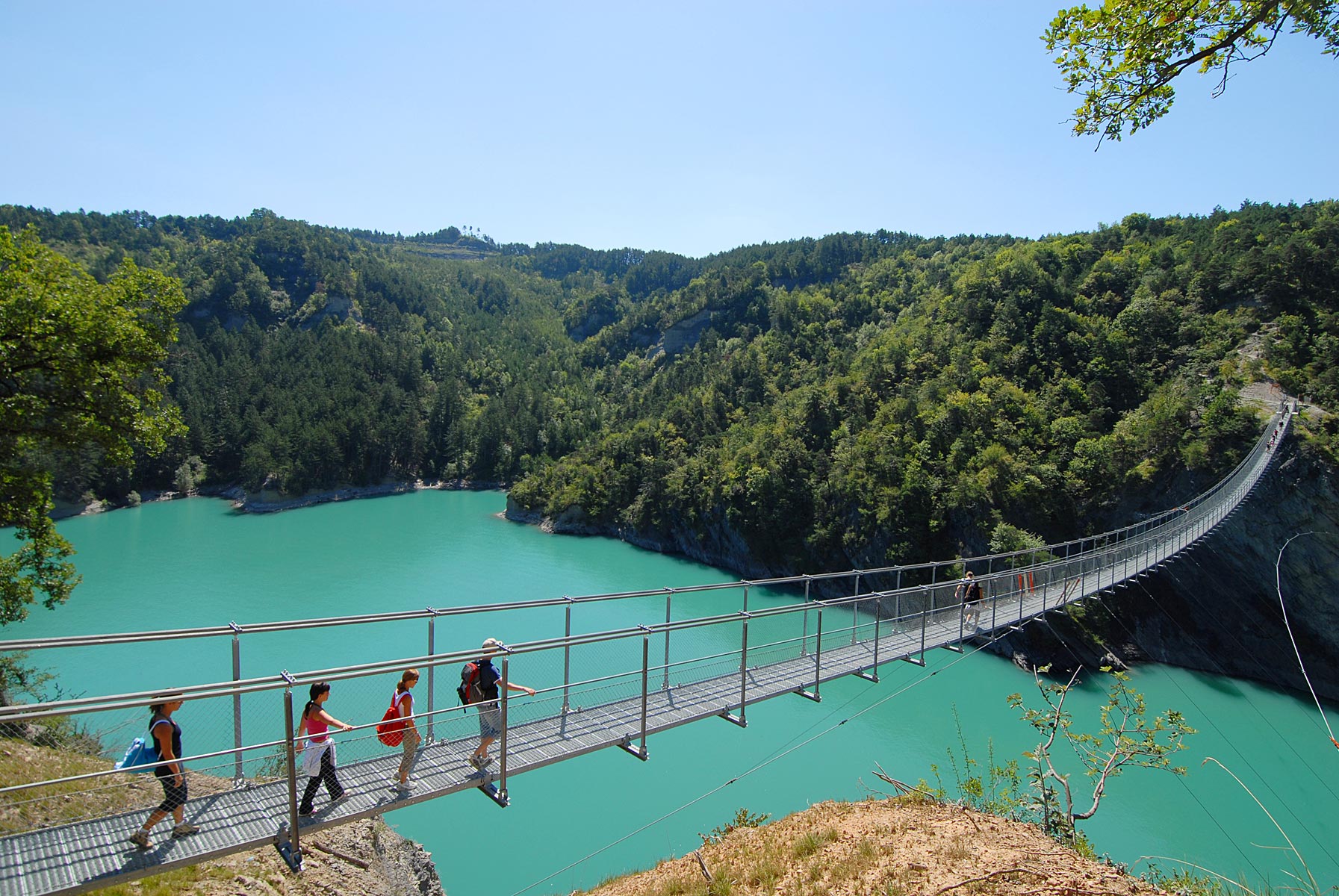 Lac de Monteynard : baignade, randonnées et sports nautiques avec les