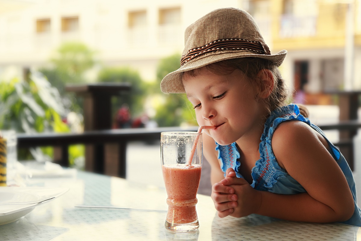 孩子5歲前可以喝什麼？ 美國營養指南：大概就2種東西｜天下雜誌