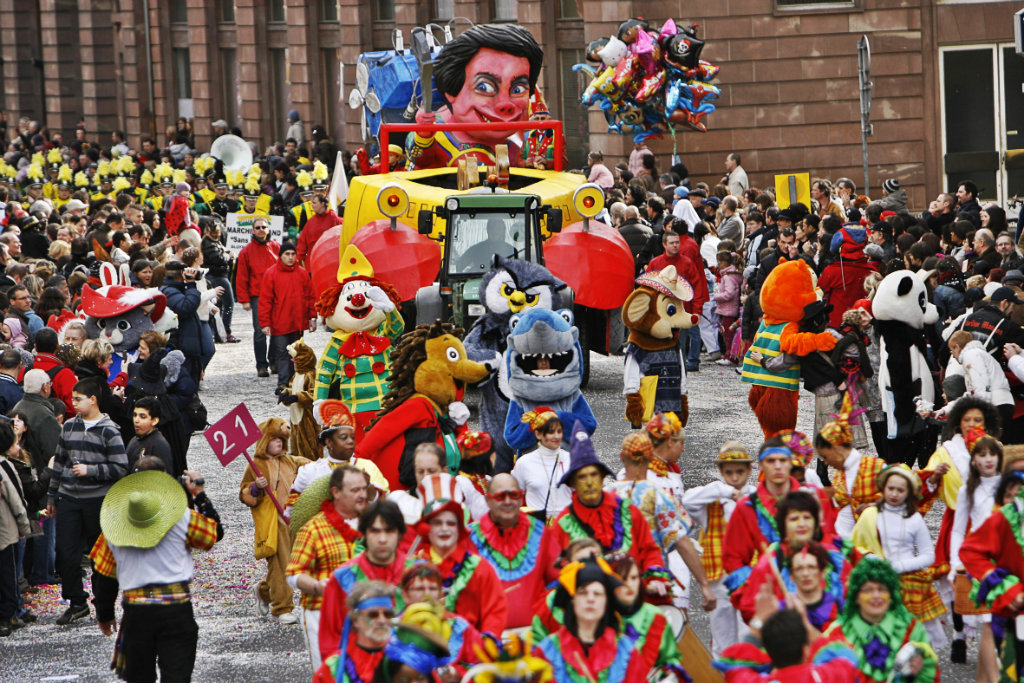 Carnaval de Strasbourg 2025 défilé avec les enfants en Alsace