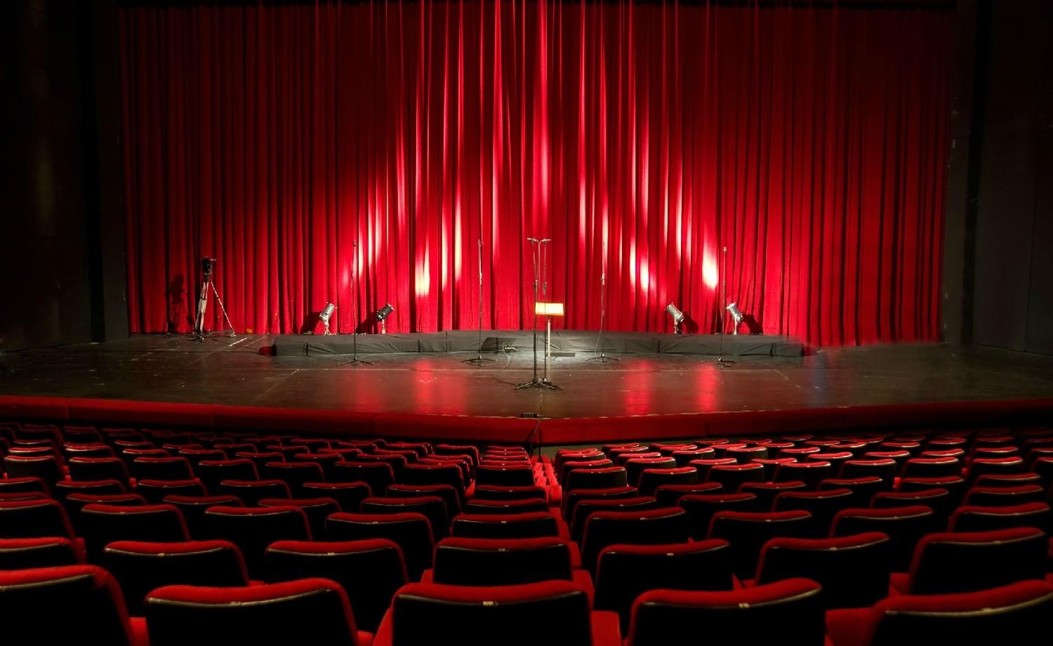spectacle theater