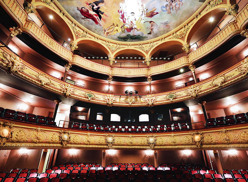 Visite de l'opérathéâtre de ClermontFerrand en famille Sortie avec les enfants en Auvergne Visite de l'opérathéâtre de ClermontFerrand en famille Sortie avec les enfants en Auvergne