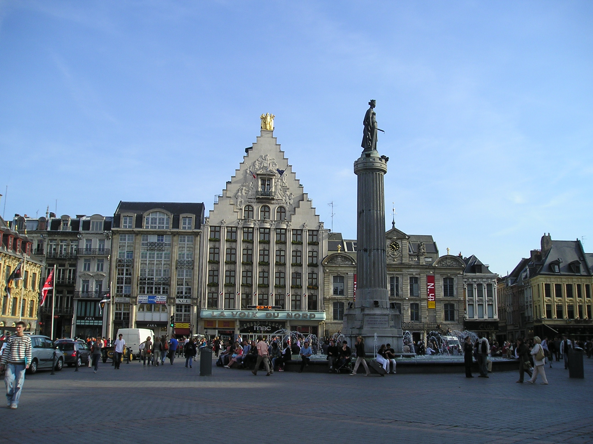Grand Place Place Charles de Gaulle