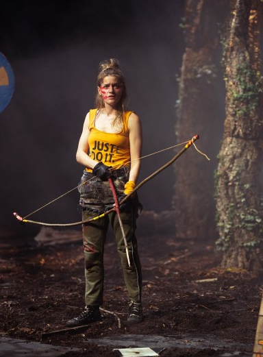 Mauvaises graines Cie Institout une comédienne sur scène