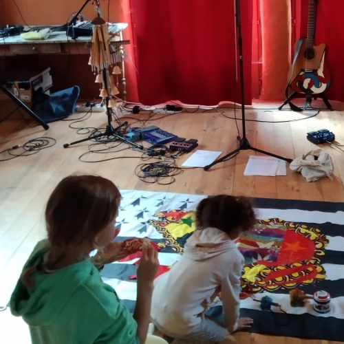 Pourquoi les trains fantômes ne sont jamais à l'heure ? - Captain Frog