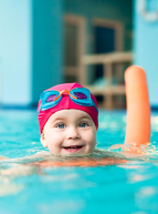 Enfant à la piscine