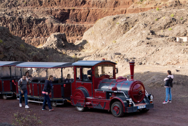 Volcan de Lemptegy : train