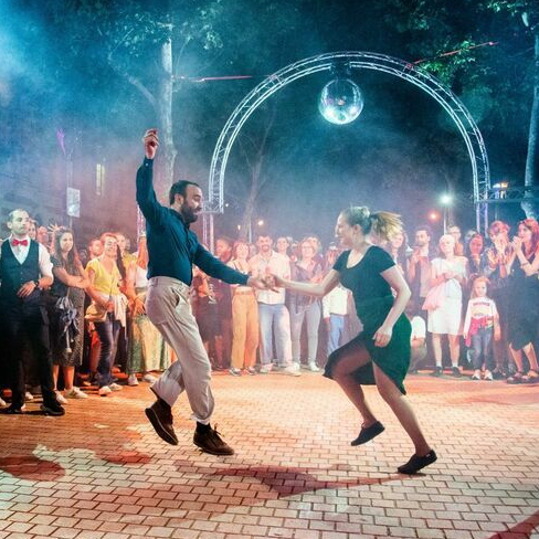Lumières sur le quai : Sur le Dancefloor