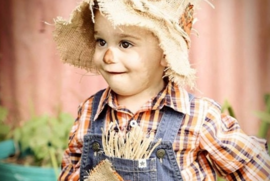 Halloween : des costumes adorables pour bébés - Epouvantail du Magicien d'Oz