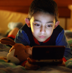 Son copain dort à la maison