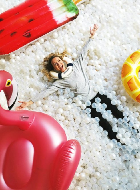 Piscine à balles géante à Éléphant Paname - C'est d'la balle saison 2