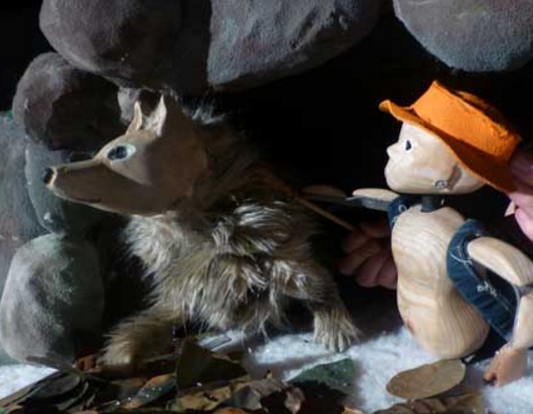 La louve et l'enfant : marionnettes