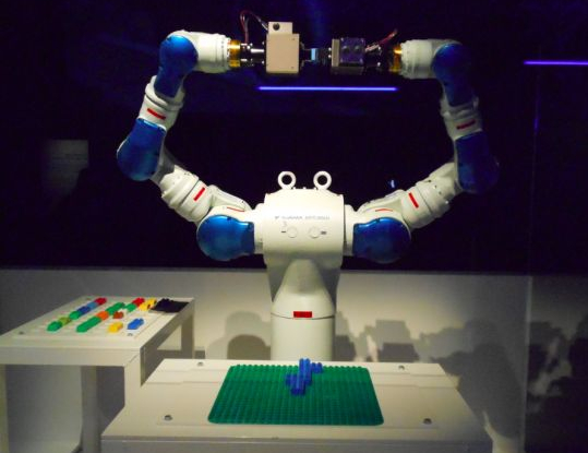 Et l'Homme... créa le robot