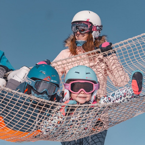Les stations de ski du Massif Central : Une famille au ski