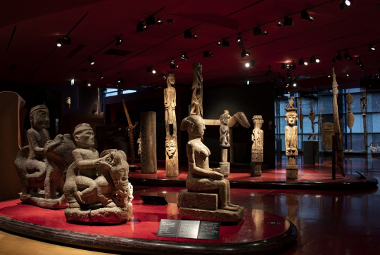 Musée du quai Branly - Jacques Chirac : le plateau des collections, vue sur la zone Océanie