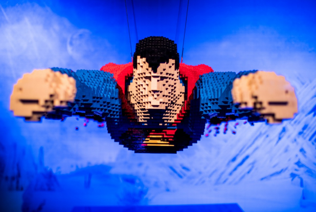 The Art of the Brick : DC super heroes - Superman vole