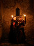 Halloween 2024 au château de Trévoux : Femmes déguisées en démons