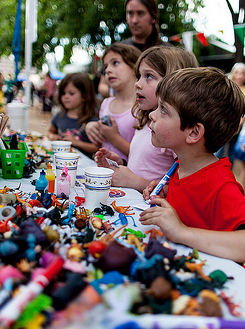Des enfants à la Mini Maker Faire d'Austin