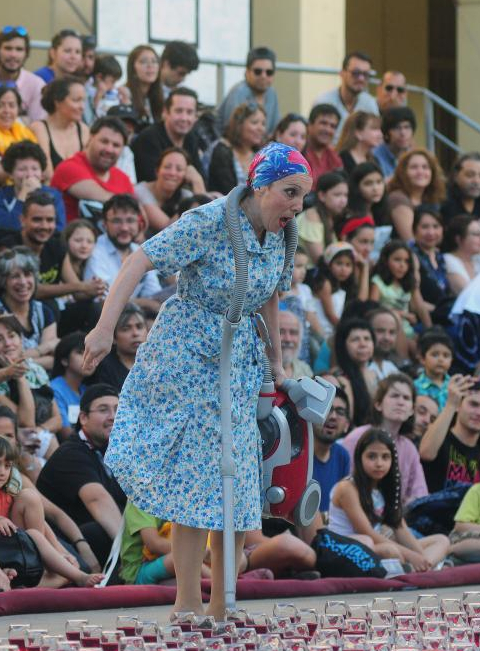 "Miniatures" : spectacle de rue par Royal de Luxe à Nantes