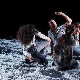 Spectacle Du chaos naissent les étoiles.