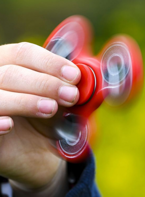 Hand spinner ou fidget spinner : jouet pour enfants