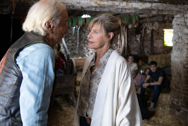 C'est quoi ce papy ?! : Aurore et Gégé dans la grange