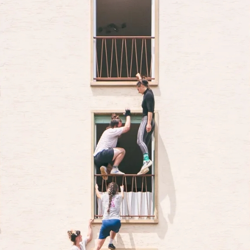 Impact d'une course - la horde dans les pavés