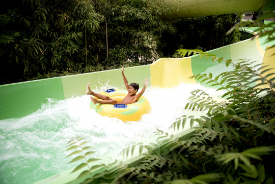 Bouée dans l'espace aqualudique de Touroparc