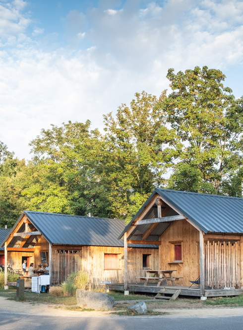Chalet en bois dans la nature sur un CityKamp