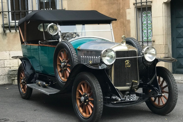 Musée Malartre - voiture bleue