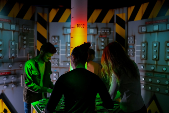 Koezio : Des jeunes en pleine mission dans un décor immersif