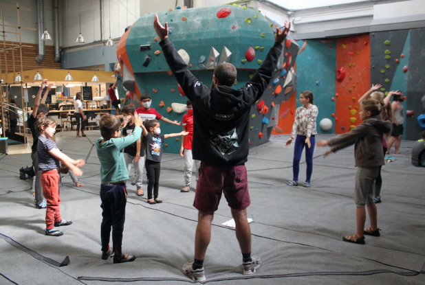 Block'Out Cergy-Pontoise : un professeur échauffement