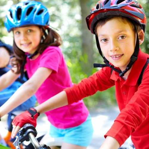 Les enfants cyclistes.