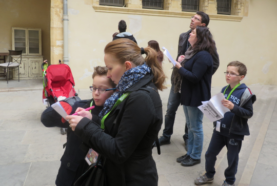 Chasse aux oeufs CitizenKid Vieux Lyon 20 avril 2014 - cour Chamarier