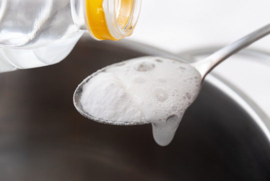 Expériences scientifiques ludiques à faire avec les enfants en cuisine : transformer les aliments en famille : lait