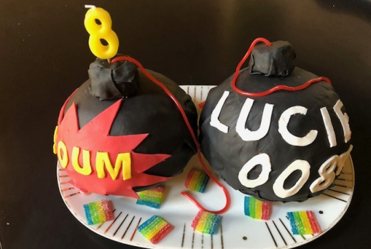 Gâteau d'anniversaire bombe