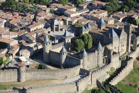Château et remparts de la Cité de Carcassonne en famille