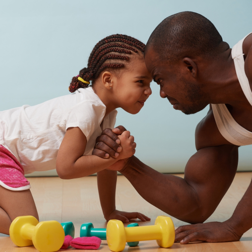 Des activités sportives en famille à la maison