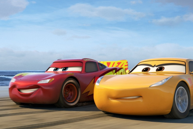 Cars 3 - Flash McQueen et Cruz Ramirez sur la plage