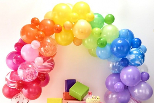 Anniversaire confiné : arche de ballons.