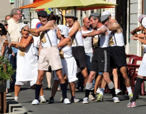 Ganges 1900 : course en costume