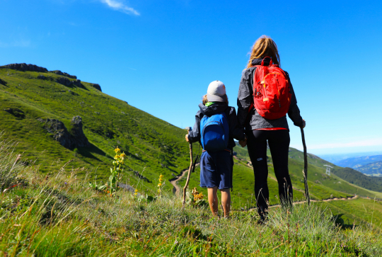 Randonnée en famille dans le Cantal - Auvergne
