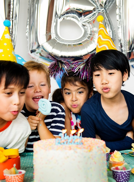 8 idées de lieux pour organiser un anniversaire d'enfant en intérieur : parcs de jeux indoor