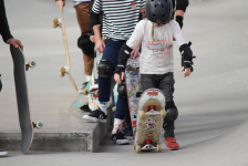 Extra-scolaire : un cours de skateboard pour enfants