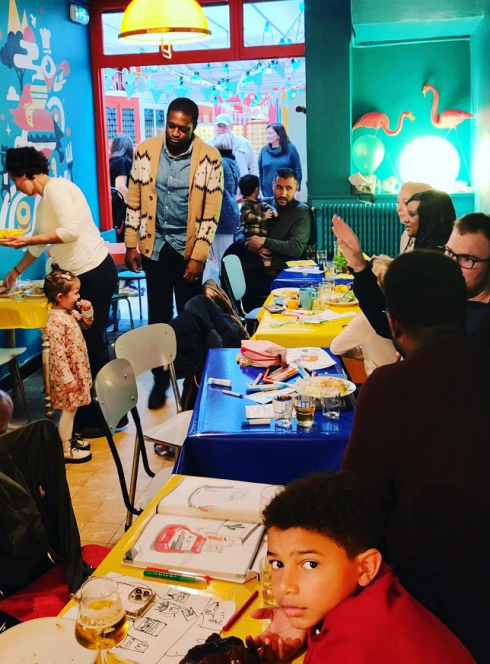 La Dinette : Un restaurant aux couleurs chaleureuse rempli de toutes les générations