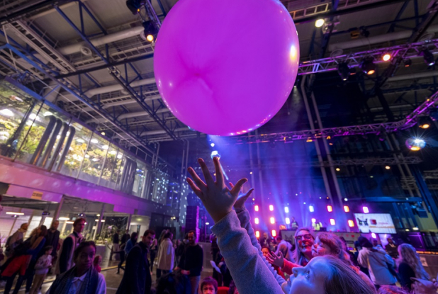 La Grande fête des enfants à la Cité des sciences et de l'industrie : ballon
