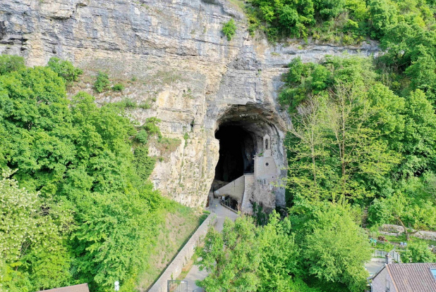 Grottes de La Balme : Extérieur